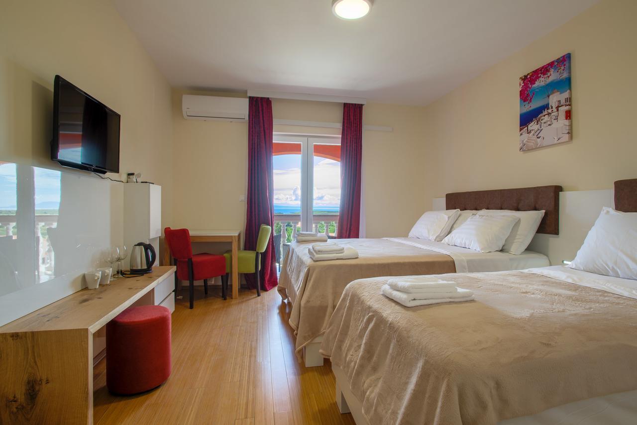 Hotel Livadic & Restaurant Ližnjan Екстериор снимка
