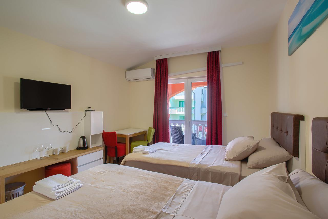 Hotel Livadic & Restaurant Ližnjan Екстериор снимка
