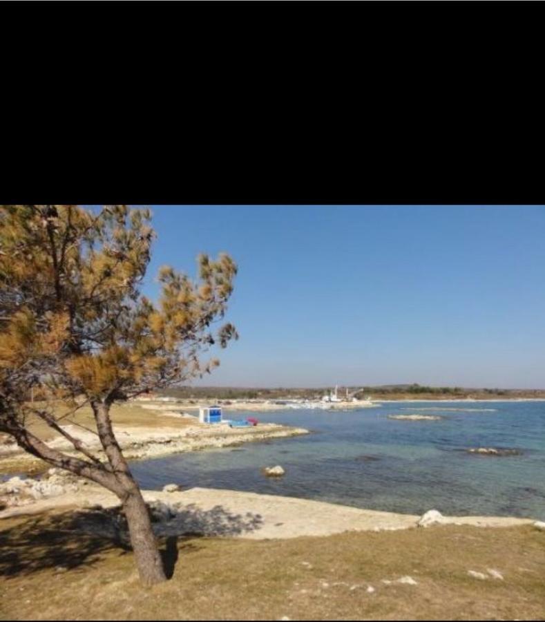 Hotel Livadic & Restaurant Ližnjan Екстериор снимка