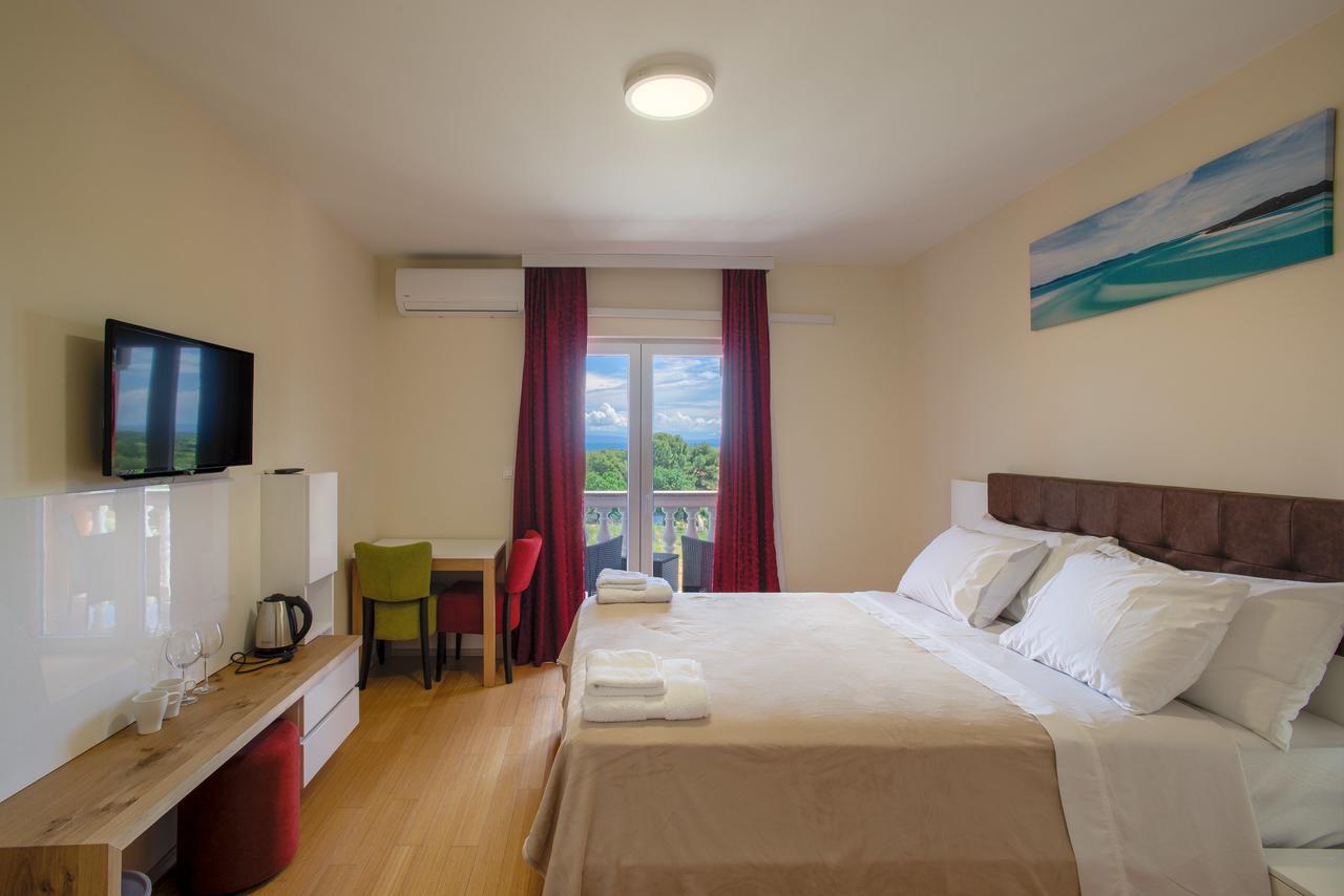Hotel Livadic & Restaurant Ližnjan Екстериор снимка