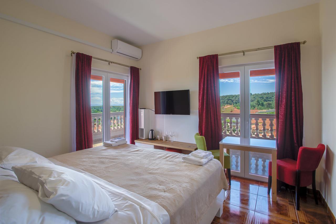 Hotel Livadic & Restaurant Ližnjan Екстериор снимка