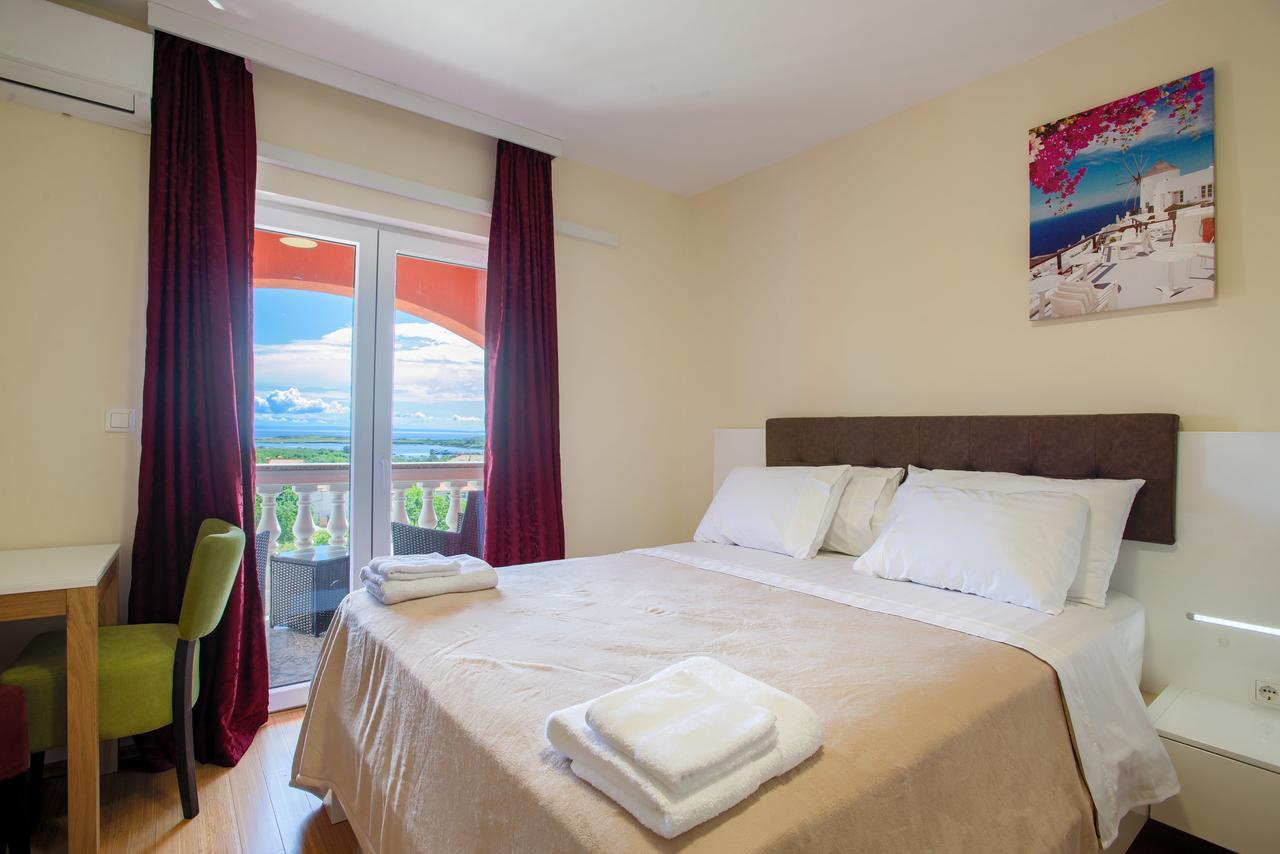 Hotel Livadic & Restaurant Ližnjan Екстериор снимка