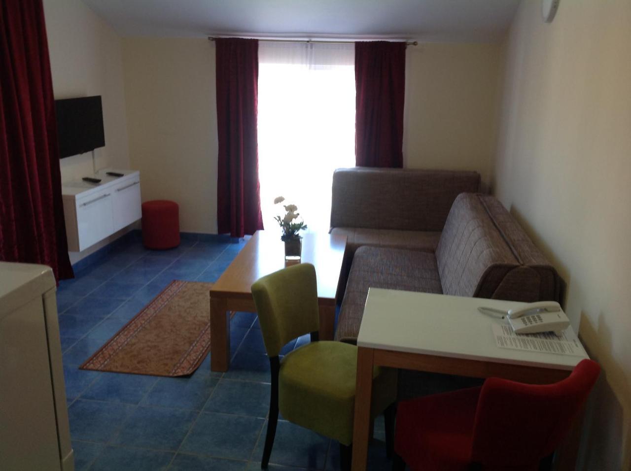 Hotel Livadic & Restaurant Ližnjan Екстериор снимка