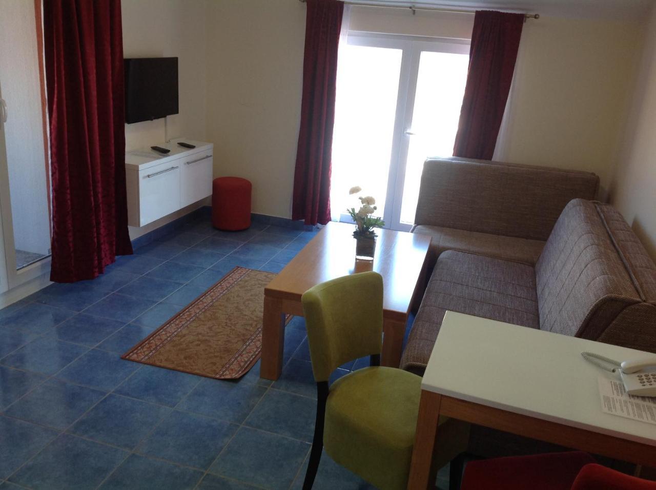 Hotel Livadic & Restaurant Ližnjan Екстериор снимка