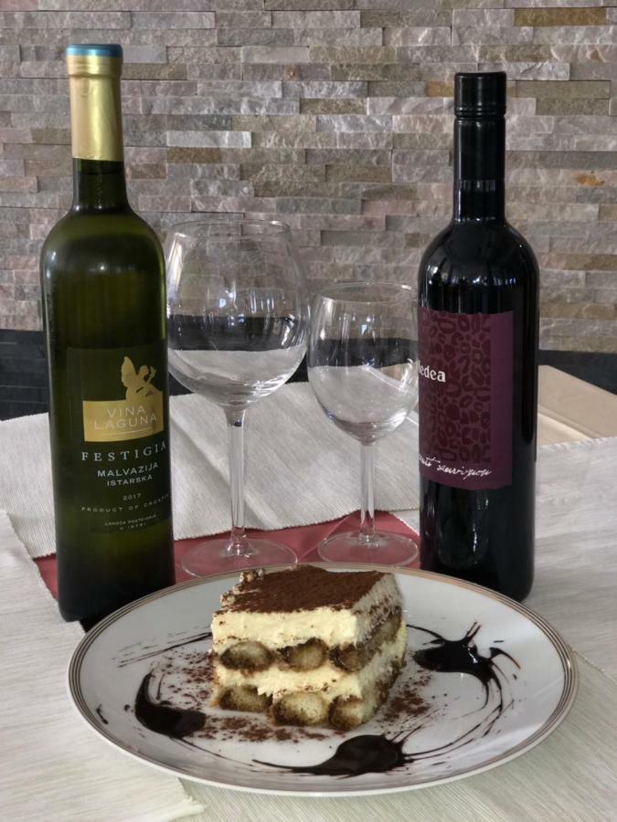 Hotel Livadic & Restaurant Ližnjan Екстериор снимка