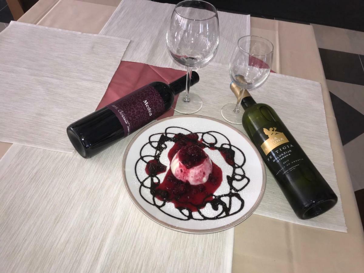 Hotel Livadic & Restaurant Ližnjan Екстериор снимка